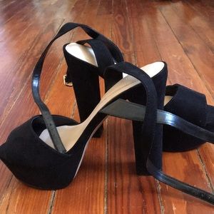 Black Aldo velvet platform heels